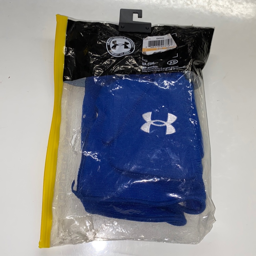 COPY - under armour strive volleyball knee pads brand new in package size small…